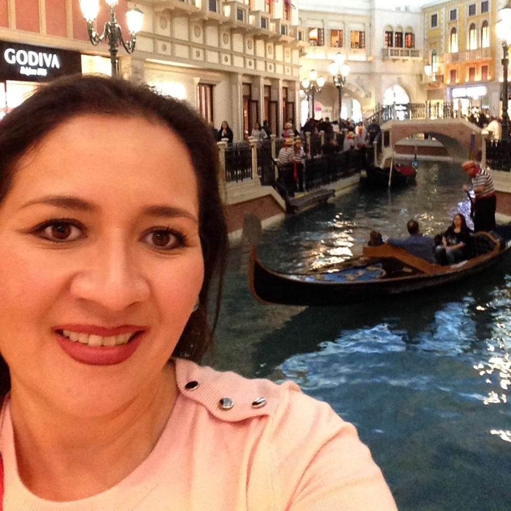 Meet your Posher, Rosalva